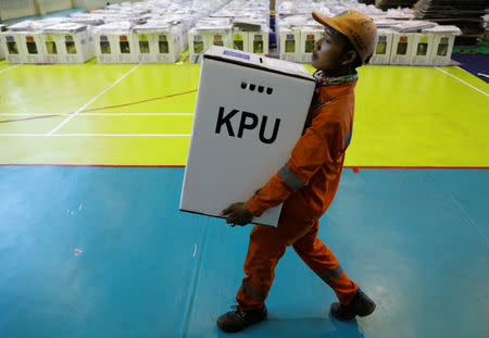 A worker prepares election materials to be distributed to polling stations at a sports hall in Jakarta, Indonesia April 16, 2019. REUTERS/Edgar Su