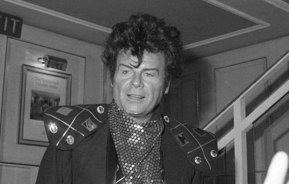 英國搖滾歌手加里格利特（Gary Glitter）才被放出來沒多久就又試圖犯案被抓。（圖／達志影像）