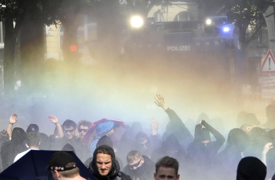 Riot police clash with G-20 protesters in Hamburg, Germany