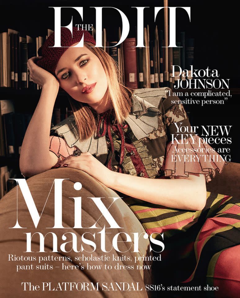 Dakota Johnson auf dem Cover von The Edit vom Februar 2016. Sie trägt Gucci Look 65 der Frühjahrskollektion 2016.