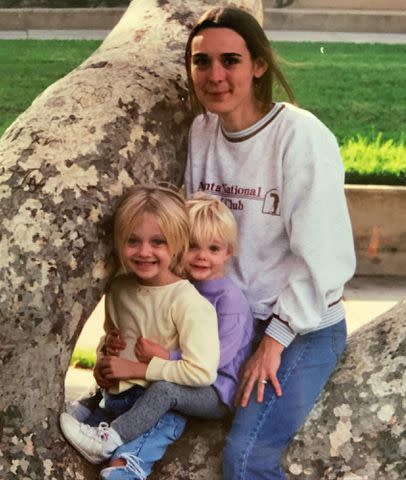 <p>Elle Fanning Instagram</p> Dakota and Elle Fanning with their mom Hannah Joy Arrington.