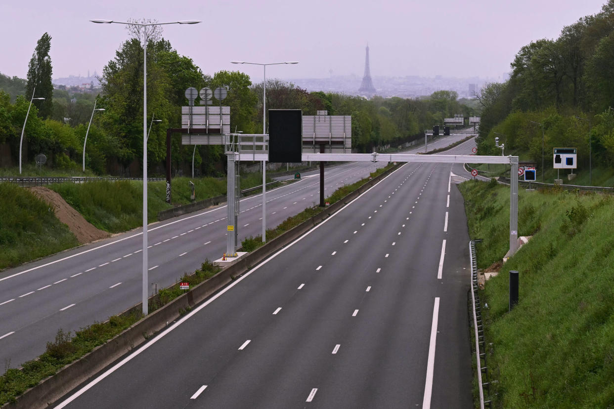 L’autoroute A13 vide et fermée, ici sur une photo prise le 19 avril 2024.