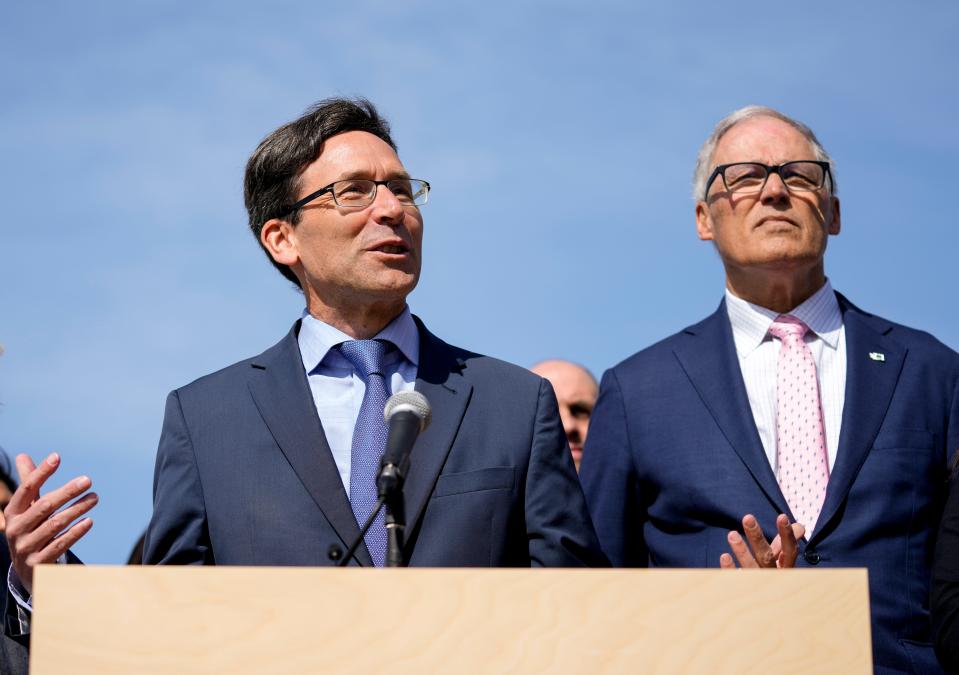 Washington Attorney General Bob Ferguson (left) speaking at a 2023 event.