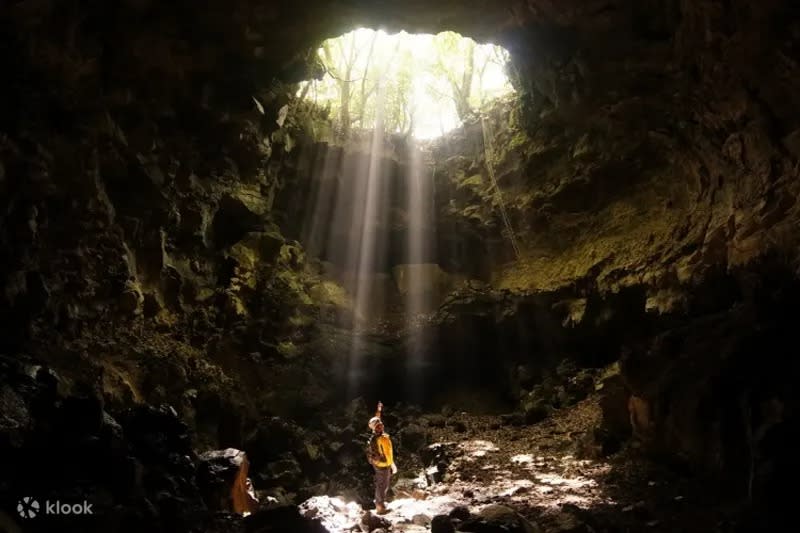 Manjanggul Cave. (Photo: Klook SG)