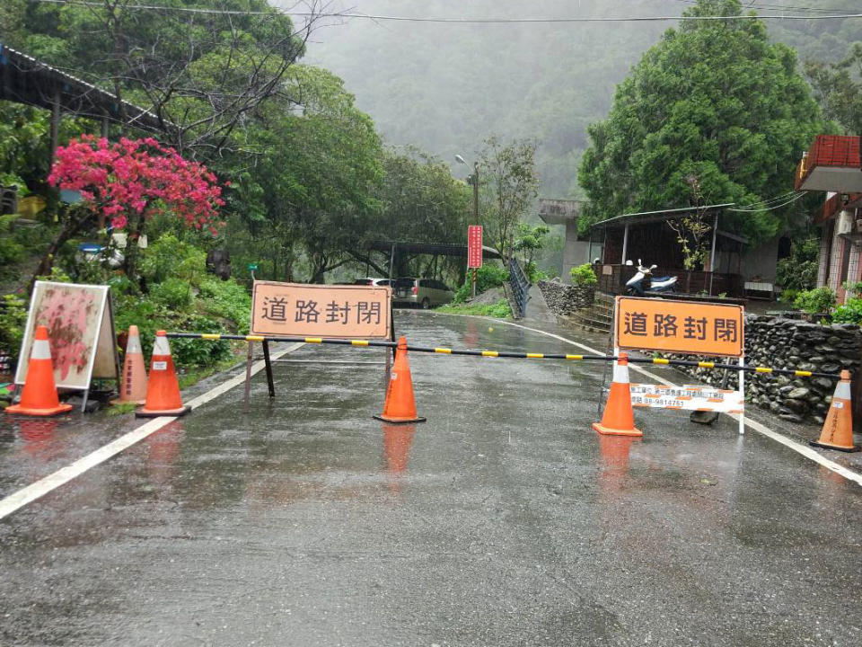 台二十線南橫公路二十五日下午六時起向陽至利稻路段實施預警性封閉。（記者鄭錦晴翻攝）