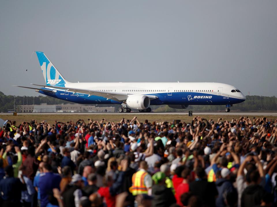 Boeing 787-10 Dreamliner first flight.