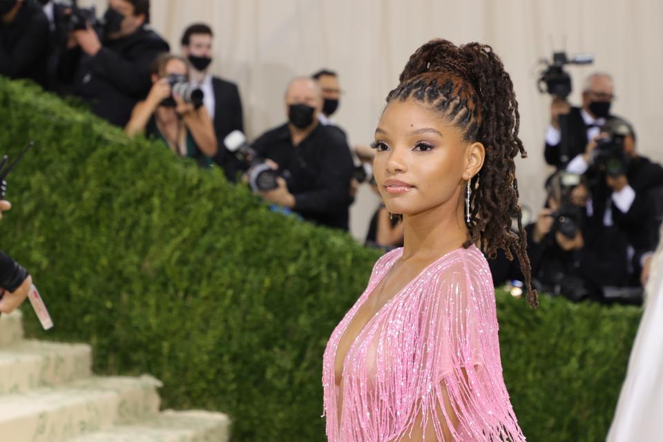 <h1 class="title">The 2021 Met Gala Celebrating In America: A Lexicon Of Fashion - Arrivals</h1><cite class="credit">Photo by Mike Coppola/Getty Images.</cite>