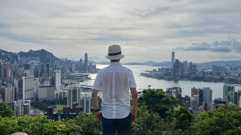 項明生登上香港紅爐風飽覽整個維多利亞港（圖／亞洲旅遊台）