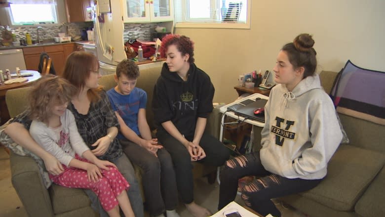 'No longer a citizen': Government letter tells mom of 4 she's not Canadian