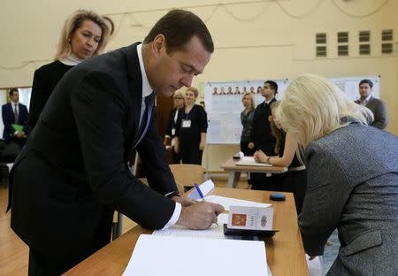 Russian Prime Minister and Chairman of the United Russia party Dmitry Medvedev and his wife Svetlana visit a polling station during a parliamentary election in Moscow, Russia, September 18, 2016. Sputnik/Pool/Ekaterina Shtukina via REUTERS