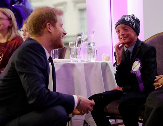 Prince Harry shows off paternal side at awards show