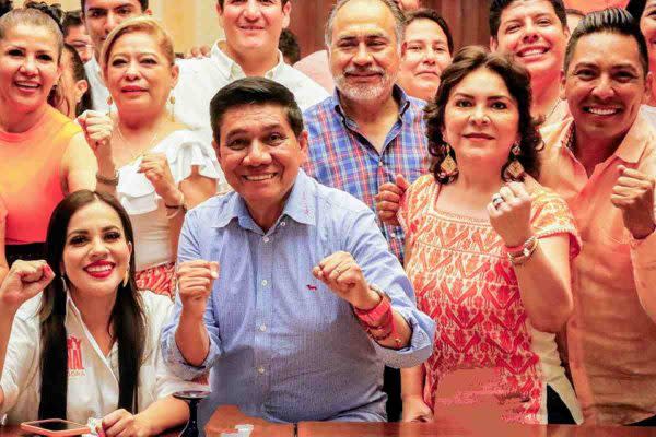 El INE sustituye candidatura de Cabeza de Vaca, y vuelve a subir a Mario Moreno