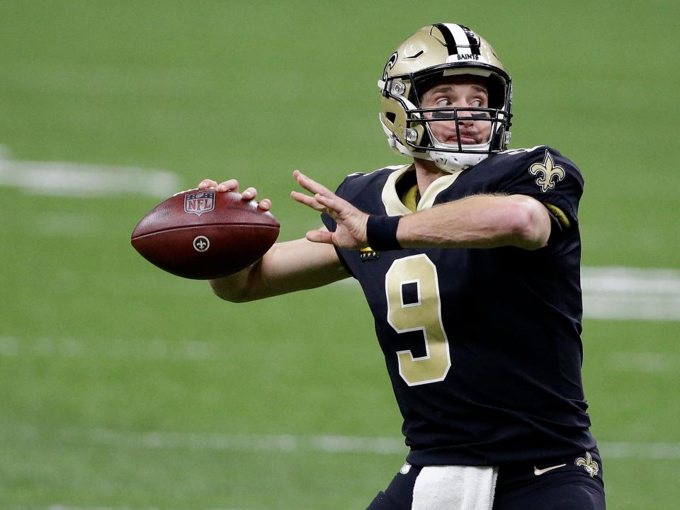 Drew Brees warms up ahead of a game against the Tampa Bay Buccaneers.