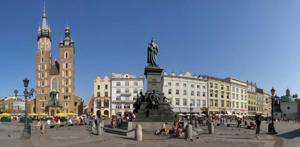 Kraków, la Plaza del Mercado de Cracovia (en polaco, Rynek Główny w Krakowie) es la plaza más importante de Cracovia y de Polonia. Se sitúa en el casco antiguo de la ciudad.