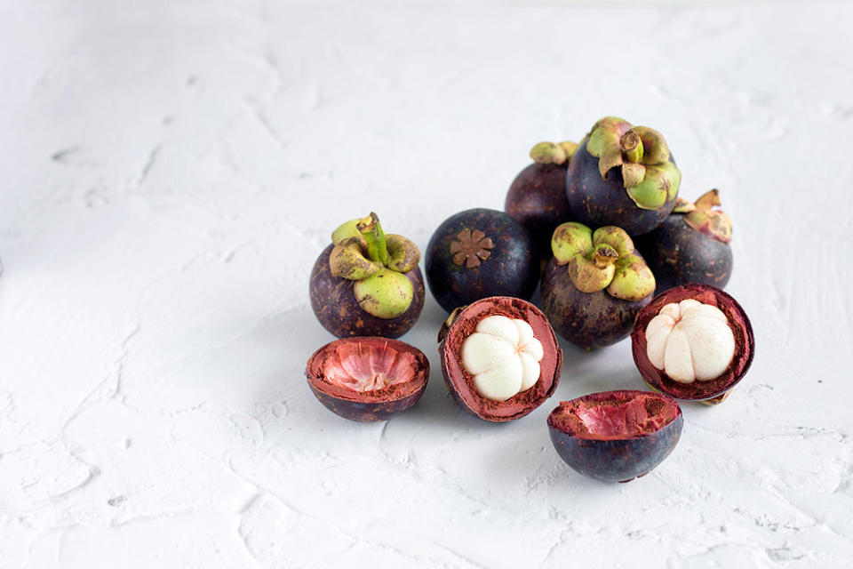 Select only seedless segments of mangosteen (or remove the seeds, if any).