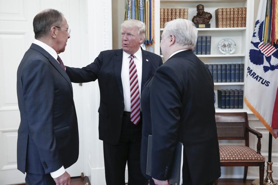 From left: Russian Foreign Minister Sergei Lavrov, President Trump, and Russian Ambassador to the United States Sergey Kislyak during a meeting in the Oval Office. (Photo: Alexander Shcherbak\Tass via Getty Images)