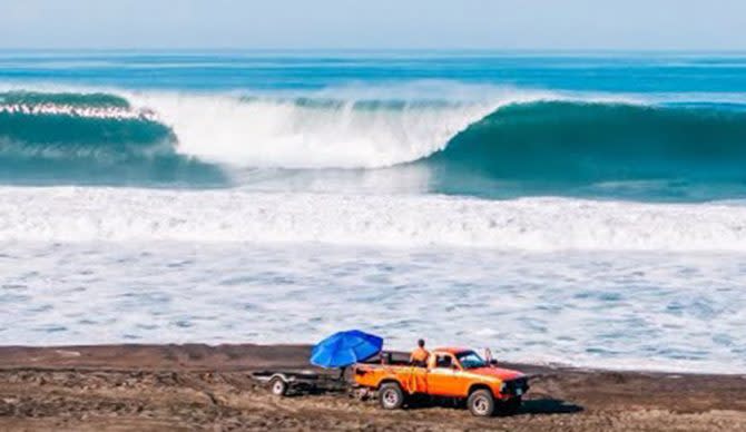 Jamie O'Brien surfing Mexico beach break