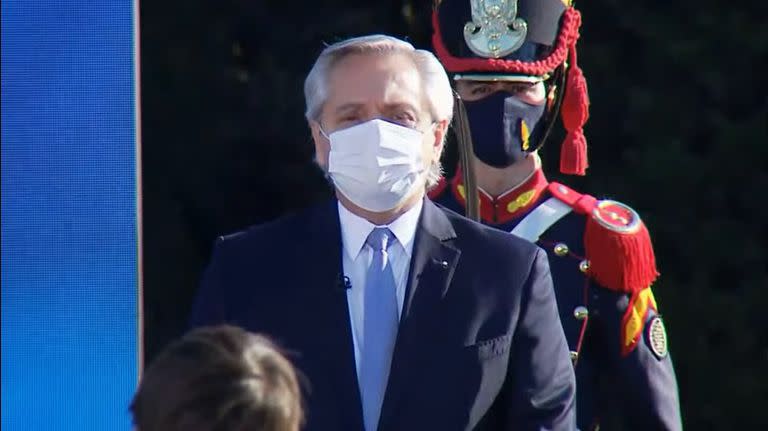 “La Bandera simboliza libertad, igualdad y solidaridad”, dijo Alberto Fernández en el acto, este mediodía
