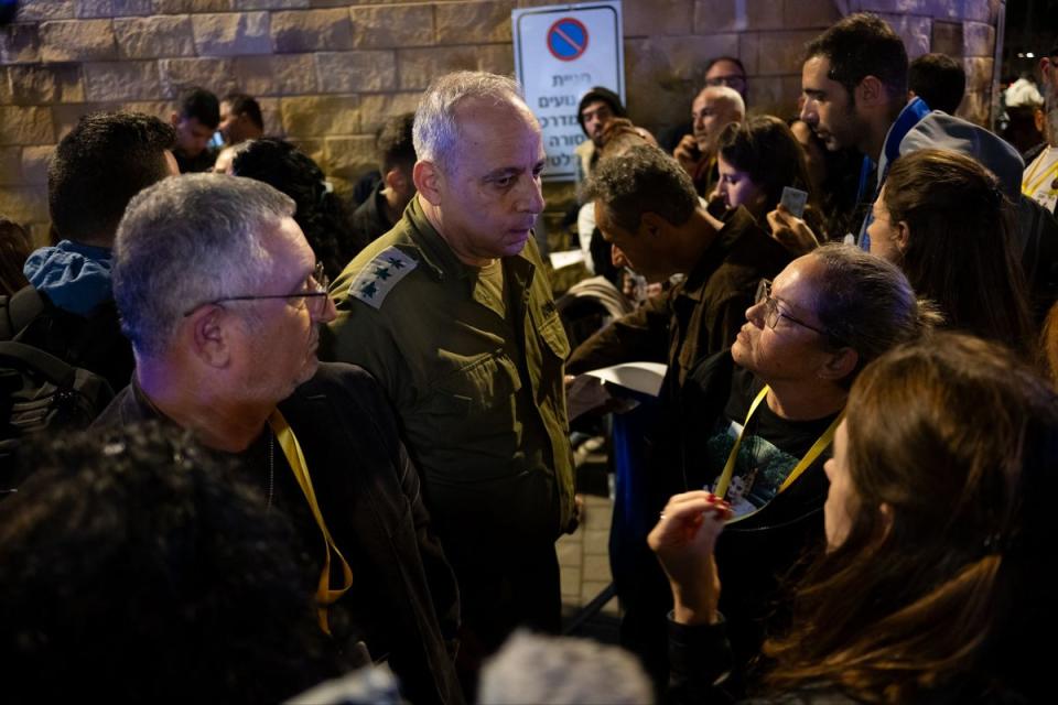 A relative of hostages argues with Israeli security forces after being denied entry into a meeting with Prime Minister Benjamin Netanyahu (Getty Images)