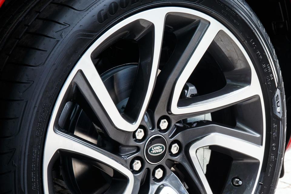 <p>For the first time, 21-inch wheels are available.</p>