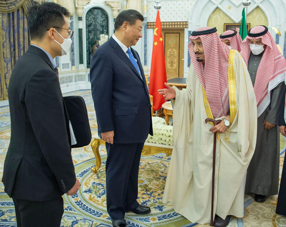 In this photo made available by Saudi Press Agency, SPA, Chinese President Xi Jinping, 2nd left, meets with Saudi King Salman, in Riyadh, Saudi Arabia, Thursday, Dec. 8, 2022. (Saudi Press Agency via AP)