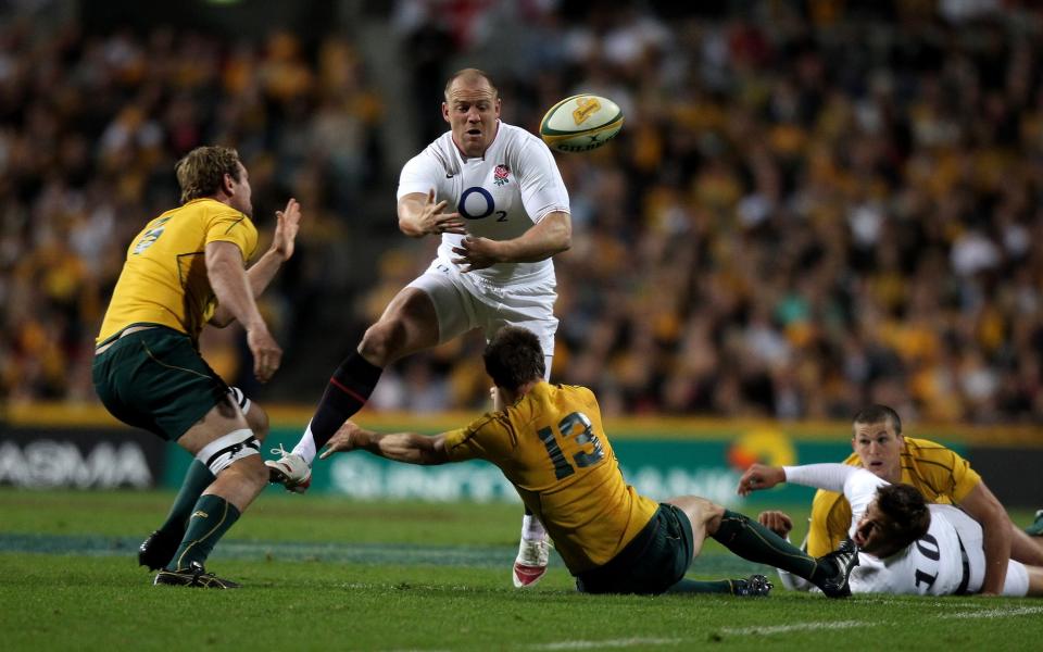 Mike Tindall playing against Australia for England in 2010