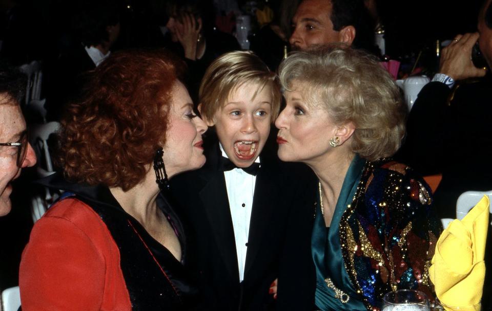 <p>White is pictured at the 5th Annual American Comedy Awards with Jayne Meadows and Macaulay Culkin in a seriously photogenic moment.<br></p>