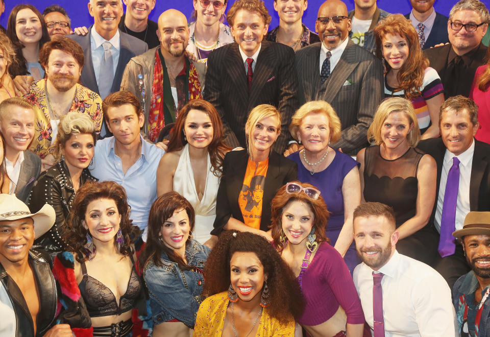 Julia Roberts was front and center — with the Marshalls by her side — as she posed with the cast of “Pretty Woman: The Musical” on Aug. 2, 2018. To her left are Samantha Barks and Andy Karl, who play Vivian and Edward. (Photo: Bruce Glikas/Bruce Glikas/WireImage)