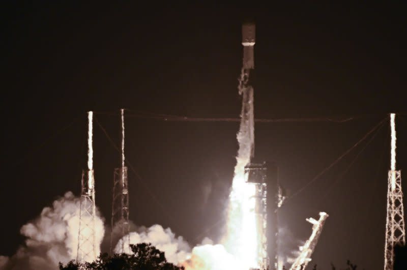 En el segundo lanzamiento desde la Costa Espacial esta noche, un cohete SpaceX Falcon 9 lanza 23 satélites Starlink en la Misión 6-45 desde el Complejo de Lanzamiento 40 a las 9:30 p.m. desde la Estación de la Fuerza Espacial de Cabo Cañaveral, Florida, el sábado 30 de marzo de 2024. Foto de Joe Marino/UPI