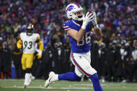 Buffalo Bills tight end Dalton Kincaid (86) makes a touchdown catch against the Pittsburgh Steelers during the first quarter of an NFL wild-card playoff football game, Monday, Jan. 15, 2024, in Buffalo, N.Y. (AP Photo/Jeffrey T. Barnes)
