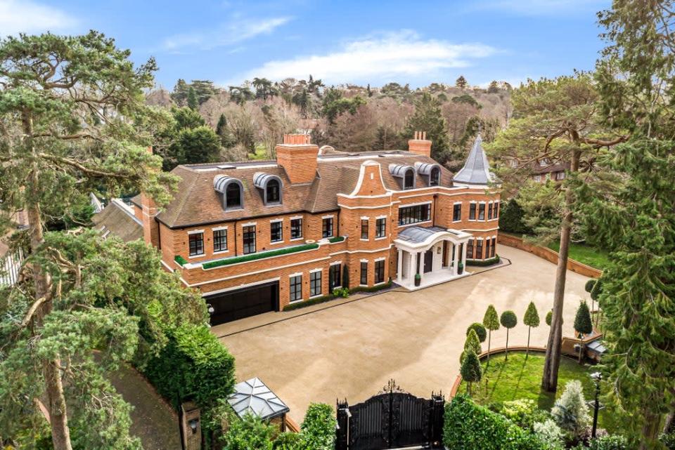 An early 1900s mansion inspired by gated parkside communities in the US (Langford Russell)