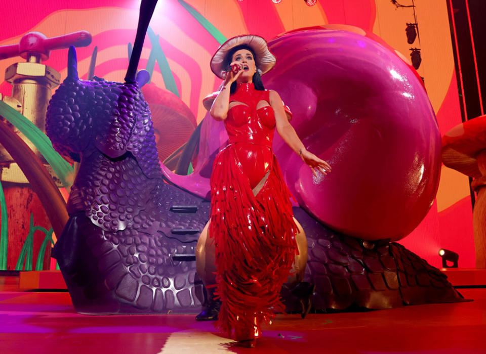  Katy Perry performs onstage during Katy Perry: PLAY Las Vegas Residency at Resorts World Las Vegas on December 29, 2021 in Las Vegas, Nevada