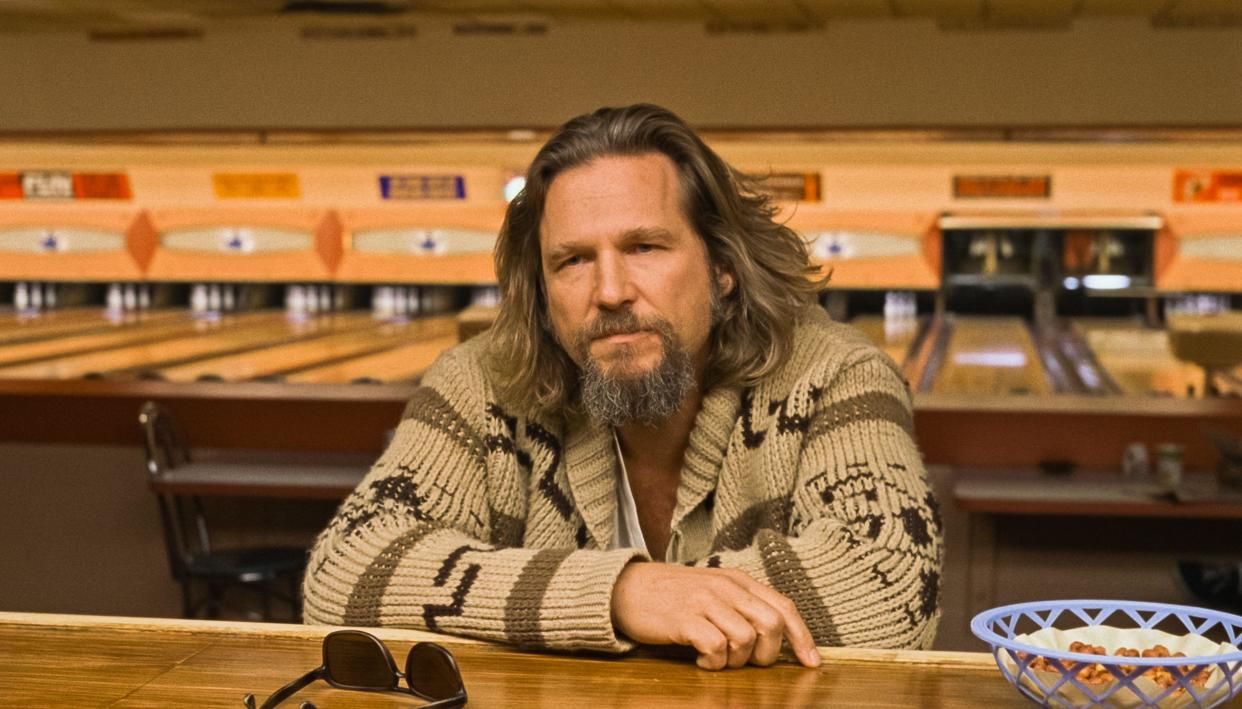 USA. Jeff Bridges in a scene from the (C) Gramercy Pictures movie : The Big Lebowski (1998). PLOT:  Ultimate L.A. slacker Jeff 