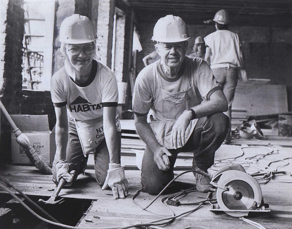 New York, N.Y.: Rosalynn and Jimmy Carter at work renovating a tenement on the East 6th Street in the East Village in Manhattan on September 4, 1984. The couple were working with Habitat for Humanity. / Credit: Jim Peppler/Newsday RM via Getty Images