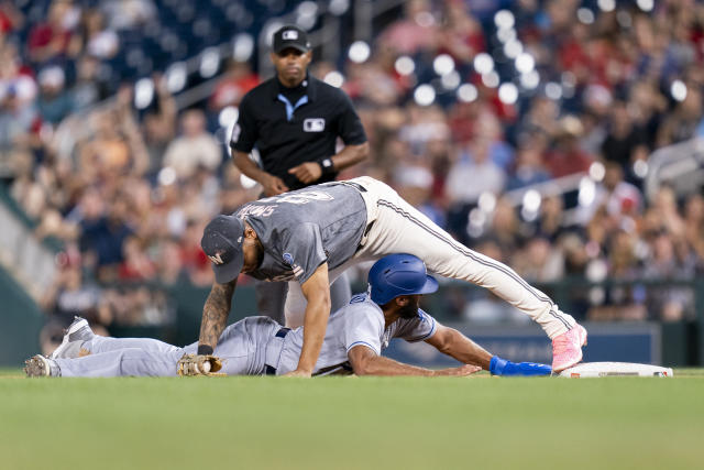 J.D. Martinez homers as Dodgers beat Nationals