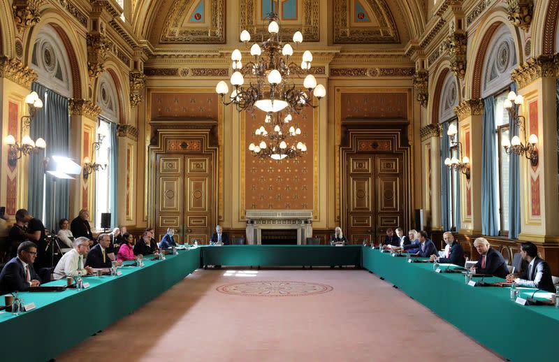 Weekly cabinet meeting at the FCO in London