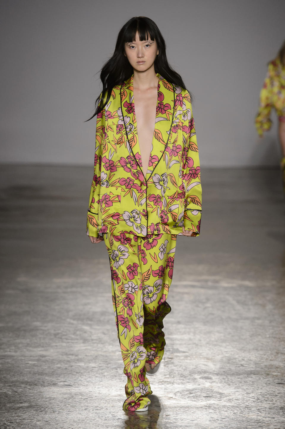 <p><i>Model wears a colorful, green and pink floral printed pajama set from the SS18 Christiano Burani collection. (Photo: ImaxTree) </i></p>