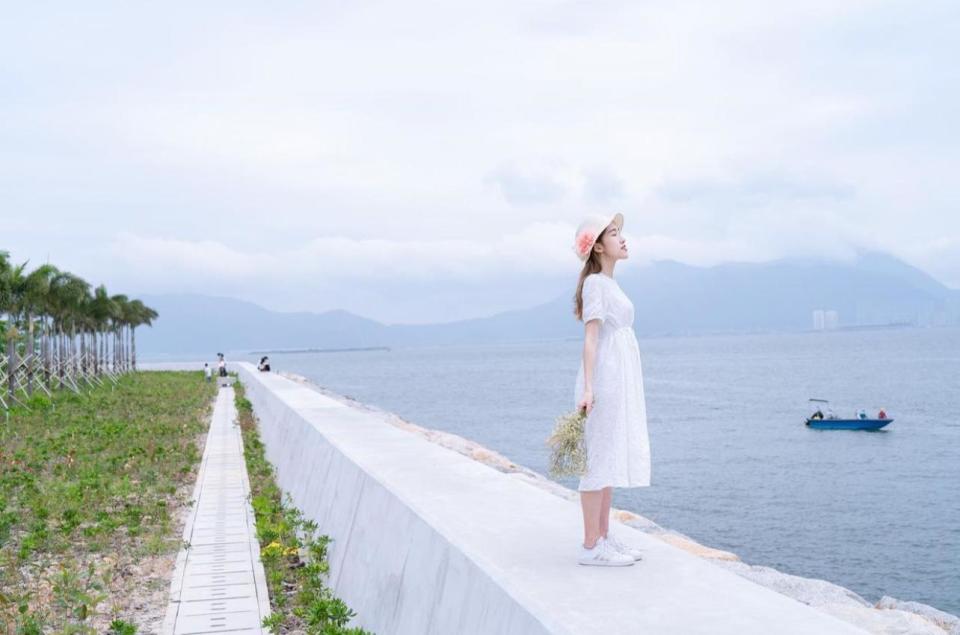 屯門好去處〡屯赤隧道浩和街賞海景/條狀豬頸肉米線/浪漫幻愛橋賞日落