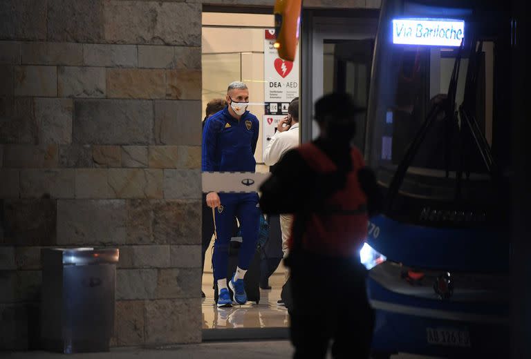 La delegación de Boca llegó alrededor de las 18.30 al aeropuerto de Ezeiza, después de la escandalosa noche que debió atravesar tras ser eliminado de la Copa Libertadores ante Atlético Mineiro.