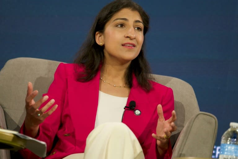 Lina Khan, présidente l'Agence fédérale de la concurrence (FTC), à Washington, le 12 avril 2024 (Bastien INZAURRALDE)