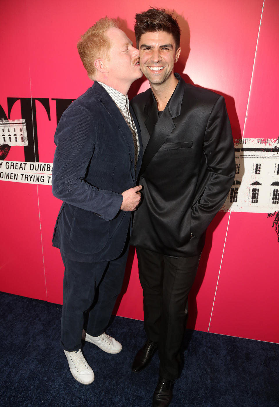 Jesse Tyler Ferguson kissing Justin Mikita on the cheek