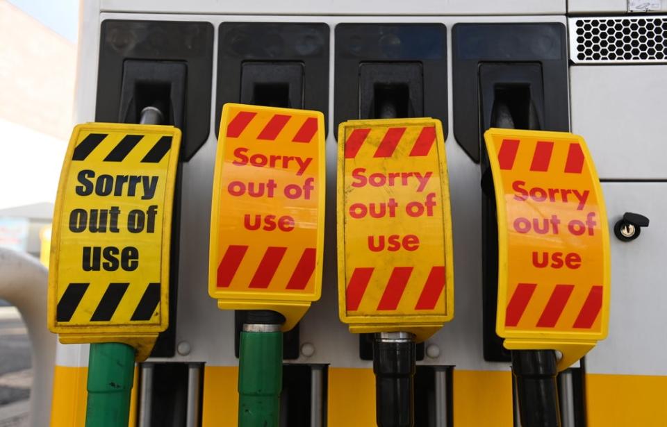 While fuel supplies are gradually returning to normal, a significant number of petrol stations in the southeast remain dry (EPA)
