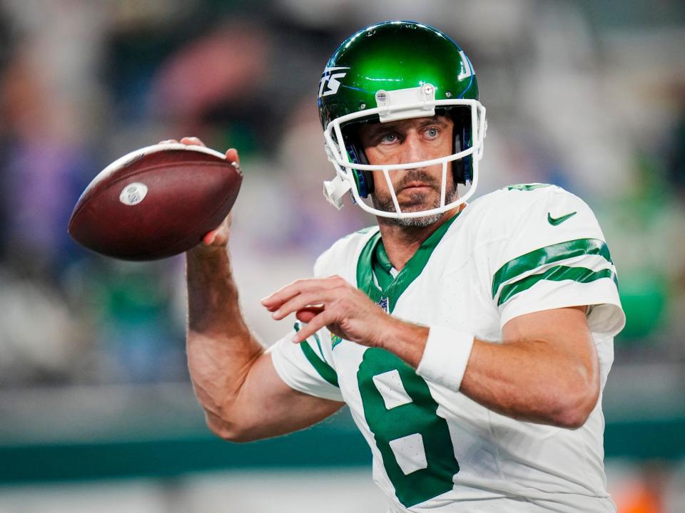 Aaron Rodgers throws a pass with the New York Jets.