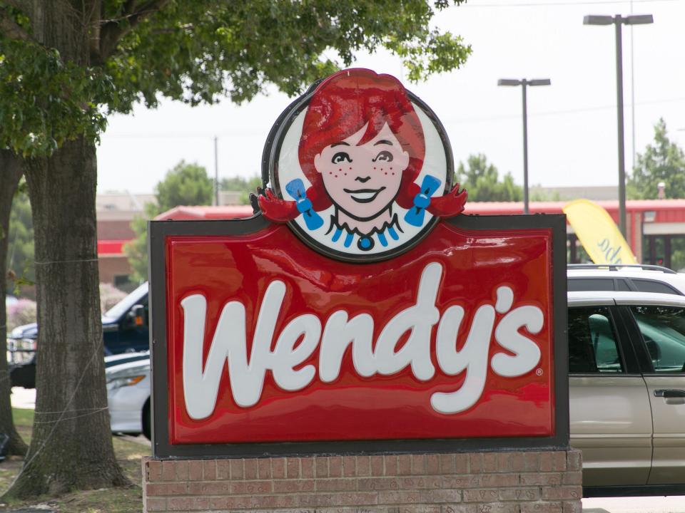 a wendy's sign