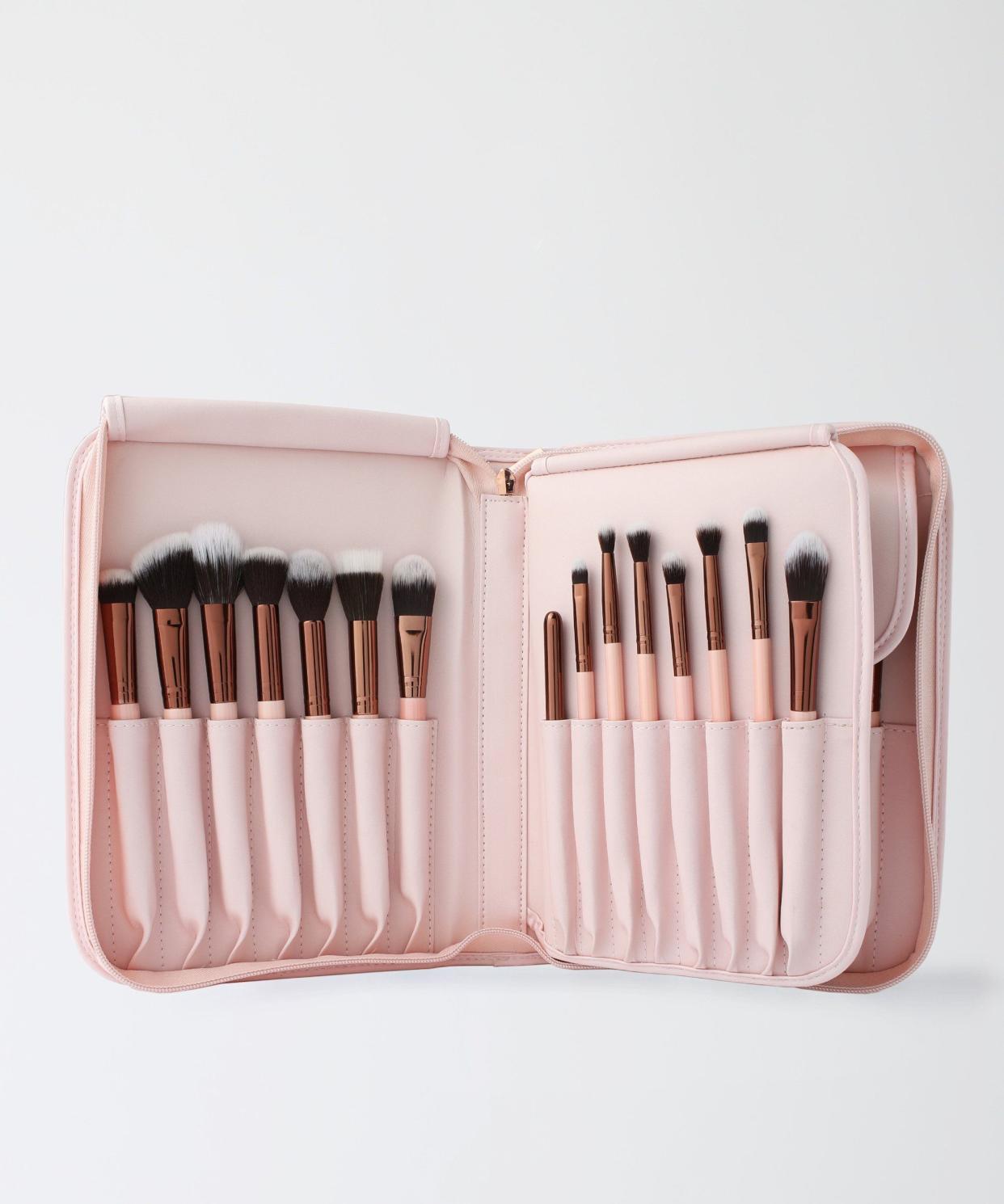 <p><a href="https://go.redirectingat.com?id=74968X1596630&url=https%3A%2F%2Fwww.luxiebeauty.com%2Fproducts%2Fluxie-30-piece-brush-set-rose-gold&sref=https%3A%2F%2Fwww.harpersbazaar.com%2Fbeauty%2Fmakeup%2Fg4737%2Fholiday-makeup-brush-sets%2F" rel="nofollow noopener" target="_blank" data-ylk="slk:Shop Now;elm:context_link;itc:0;sec:content-canvas" class="link rapid-noclick-resp">Shop Now</a></p><p>Brush Set in Rose Gold (30-Piece)</p><p>luxiebeauty.com</p><p>$400.00</p><span class="copyright">Luxie Beauty - Hearst Owned</span>