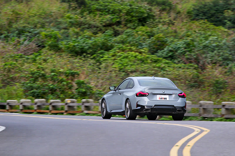 精準俐落指向與跑車化電子懸吊及xDrive，讓M240i於彎中有著犀利表現。