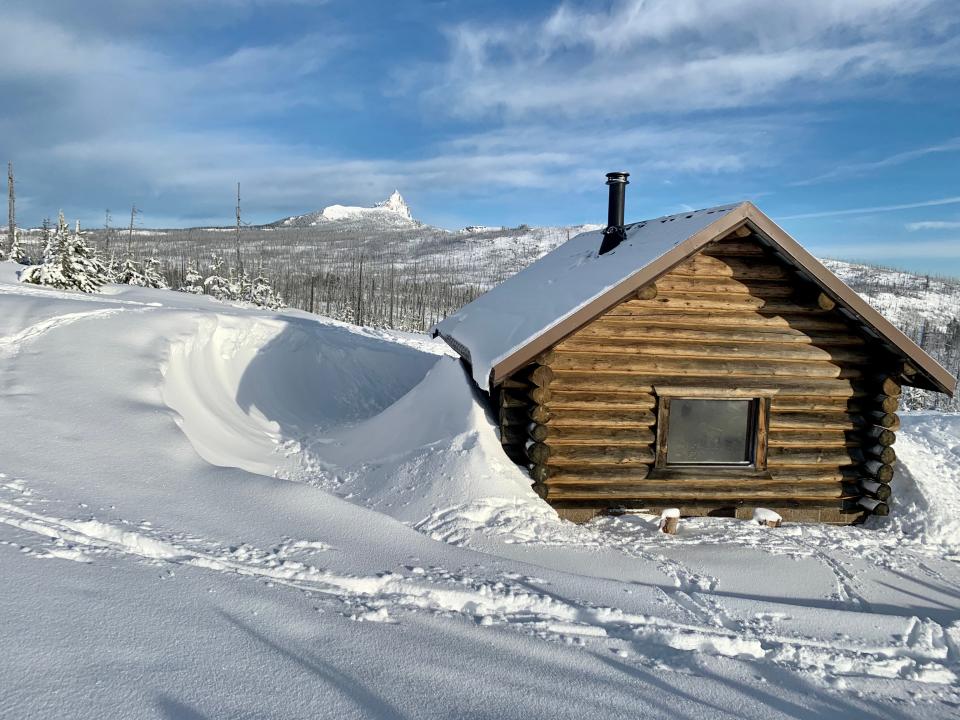 Blowout Shelter offers dramatic views of Three Fingered Jack and a place to rest and warm up from Ray Benson Sno-Park.