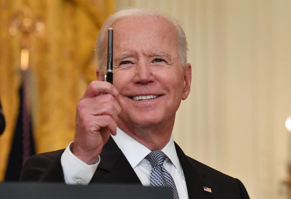 <p>US President Joe Biden delivers remarks on the COVID-19 response and the vaccination in the East Room at the White House in Washington, DC on May 17, 2021.</p> (Photo by NICHOLAS KAMM/AFP via Getty Images))