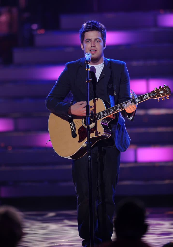 Lee DeWyze performs "The Boxer" by Simon & Garfunkel on "American Idol."