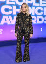 <p>Trägt eine Frau einen Anzug auf dem Red Carpet, sind diese meist schlicht und gerne sexy - der androgyne Aspekt steht eben im Vordergrund. Carrie Underwood hingegen wählte einen hochaufgeschlossenen Dreiteiler von Thom Browne mit extravagantem Muster. Offene Haare und feminines Make-up mussten trotzdem sein - ein cooler Look, der das Konzept Androgyn weiterdenkt.</p> 